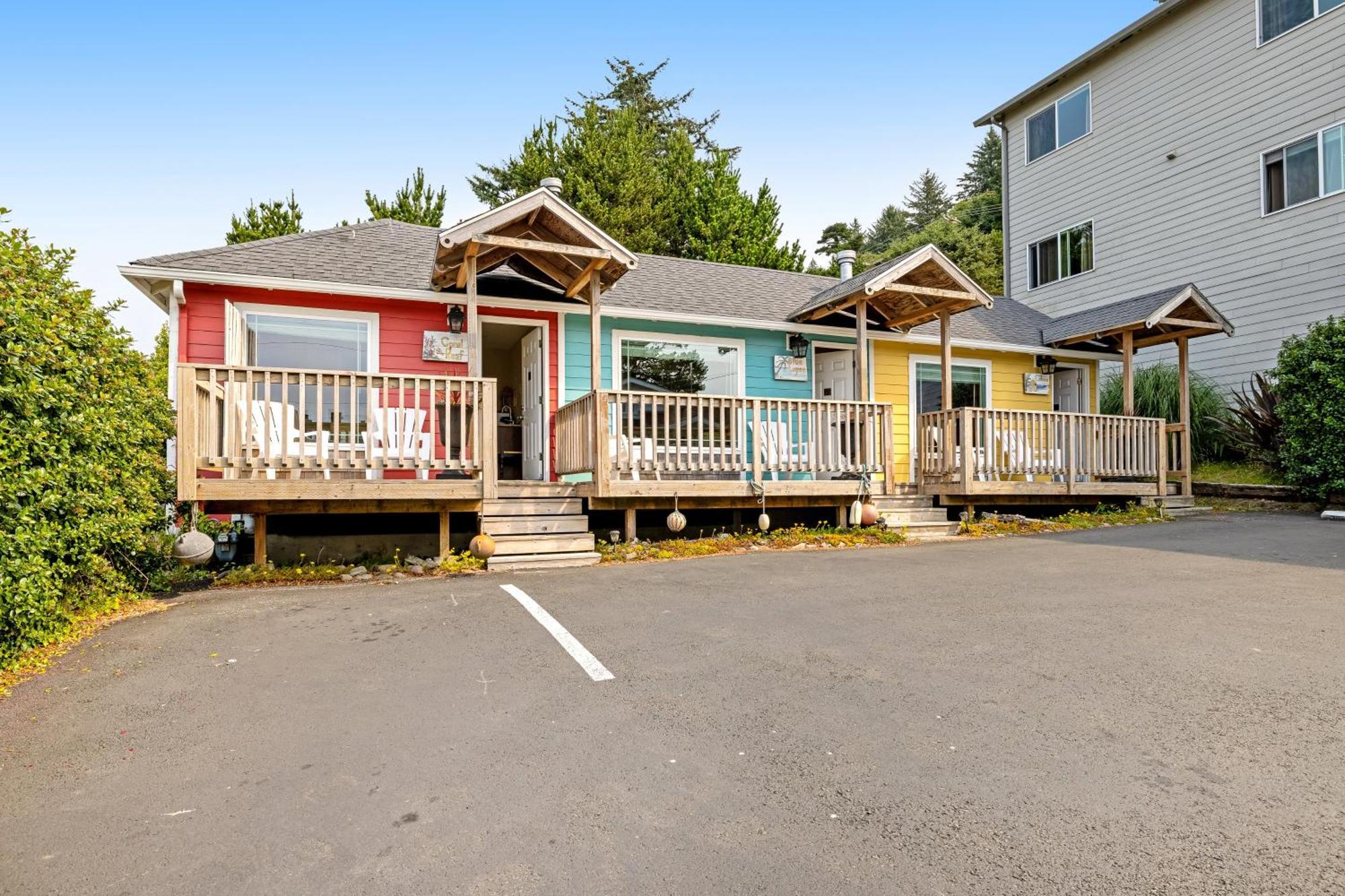 Captain'S Quarters And Cabins Depoe Bay Room photo
